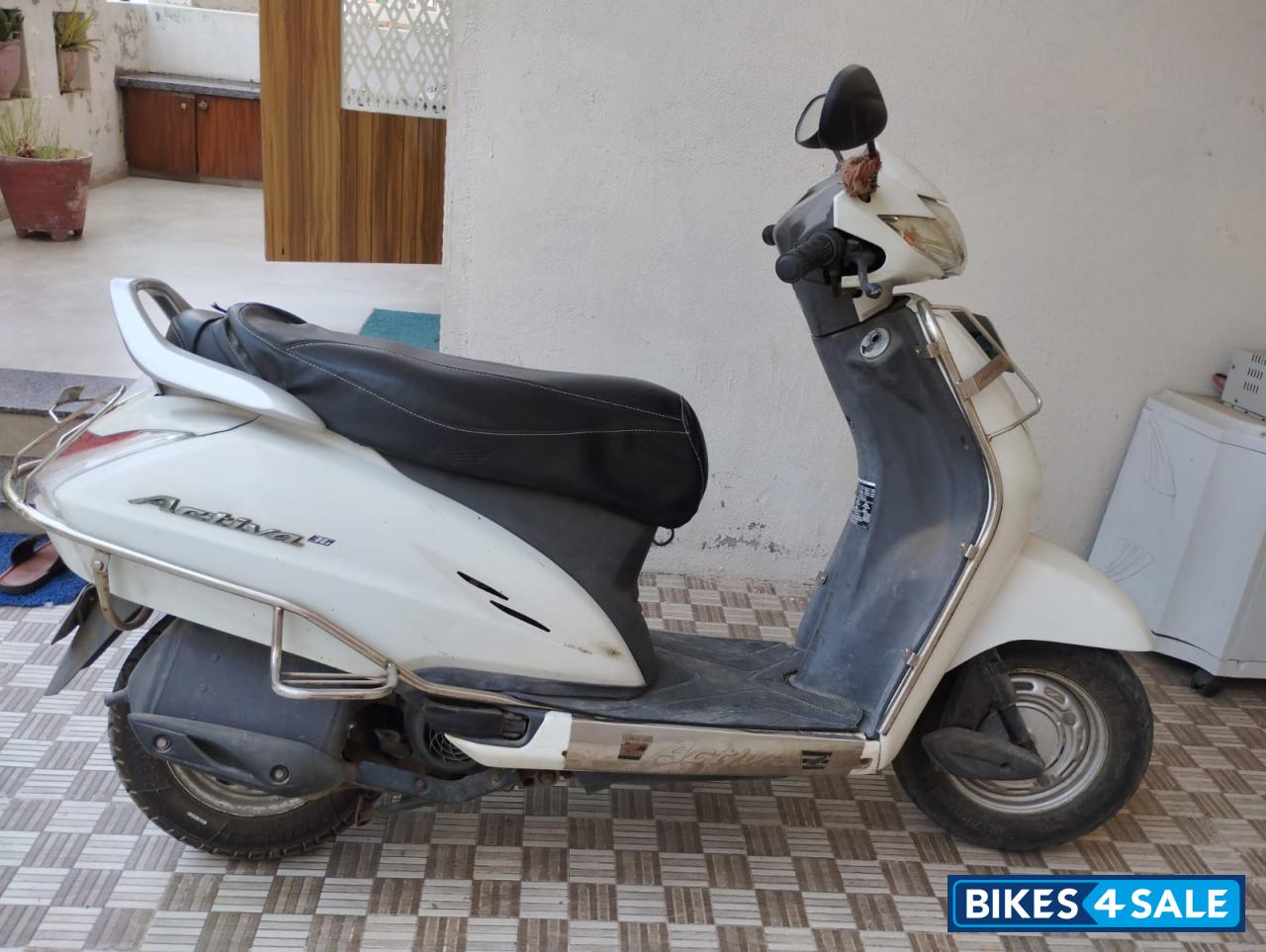 White Honda Activa 3G