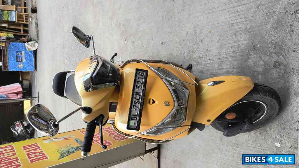 Jubilant Yellow Hero Pleasure Plus XTec