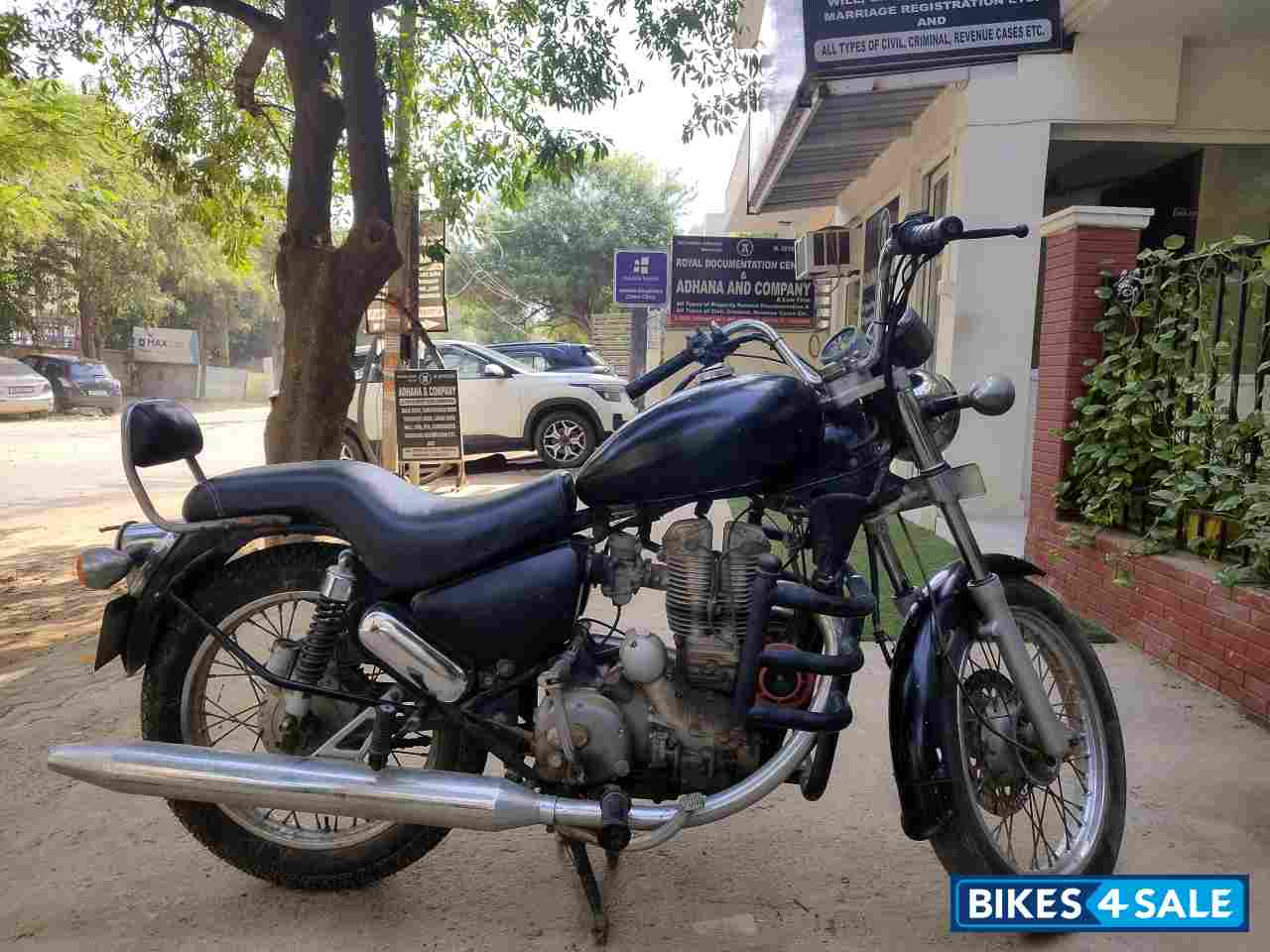 Black Royal Enfield Thunderbird 350