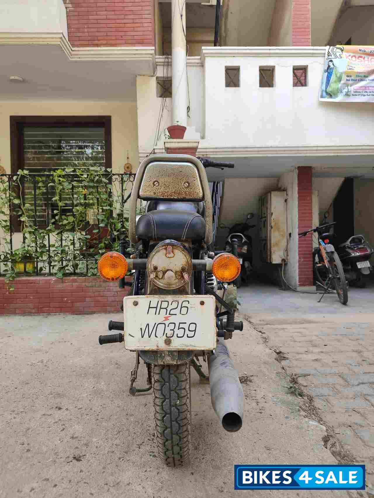 Black Royal Enfield Thunderbird 350