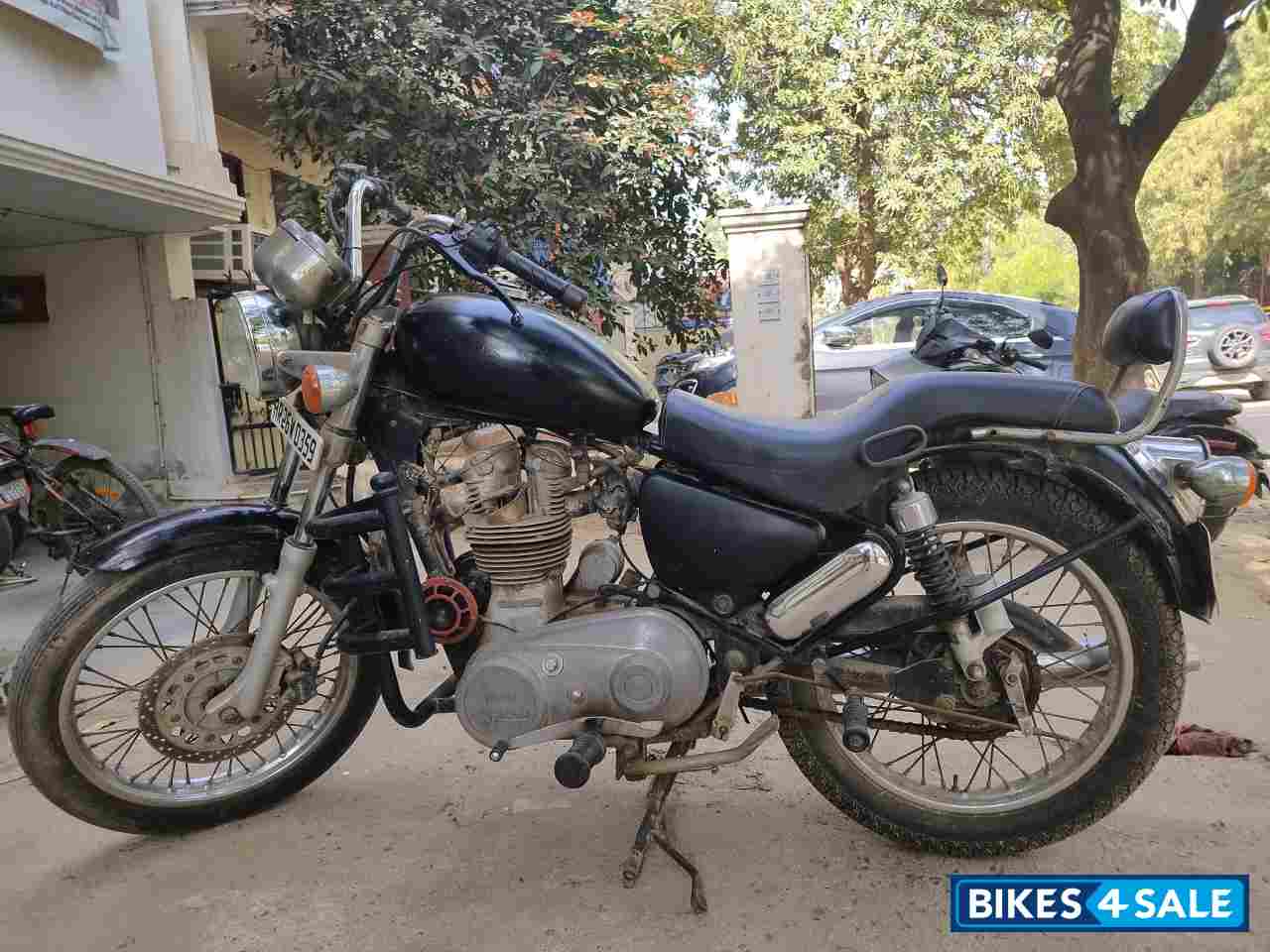 Black Royal Enfield Thunderbird 350