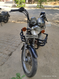 Black Royal Enfield Thunderbird 350