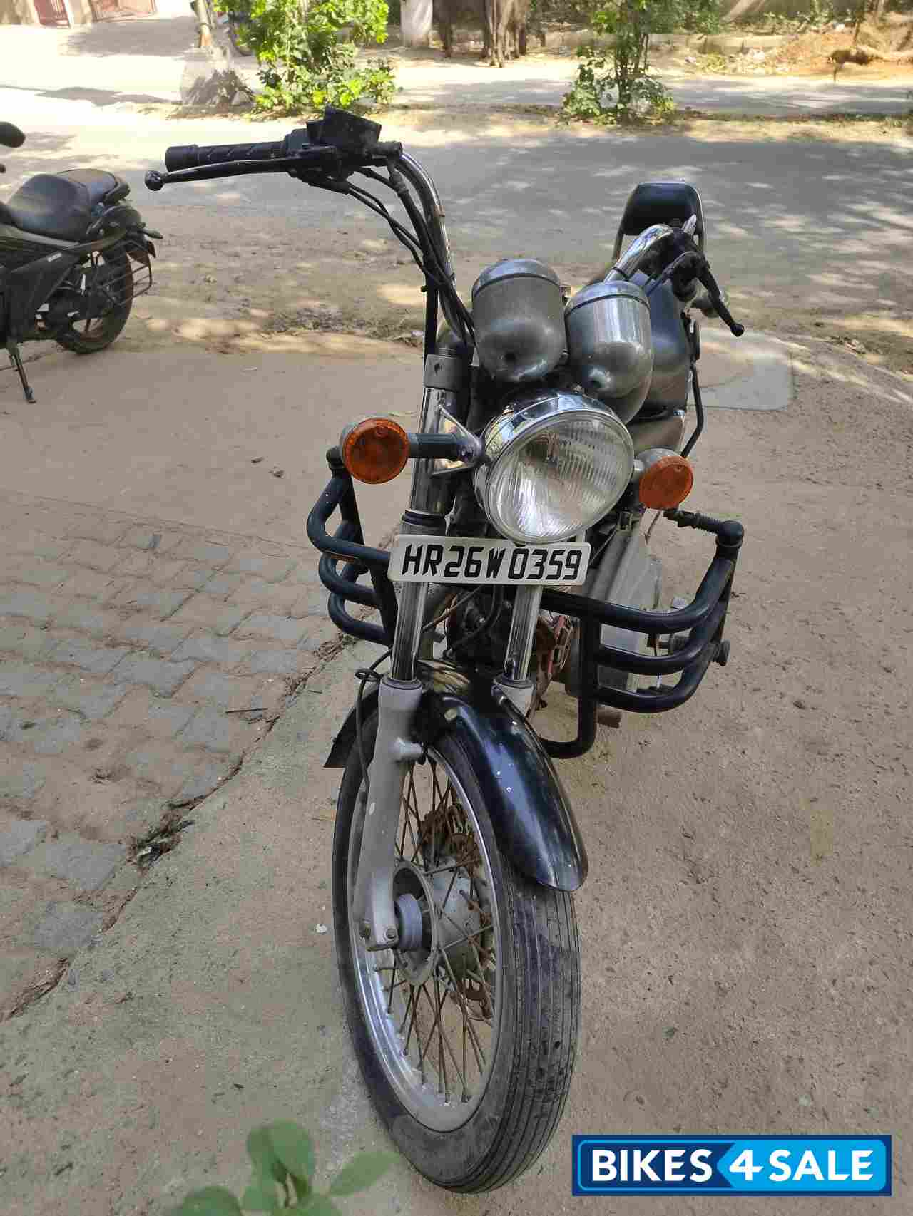 Black Royal Enfield Thunderbird 350
