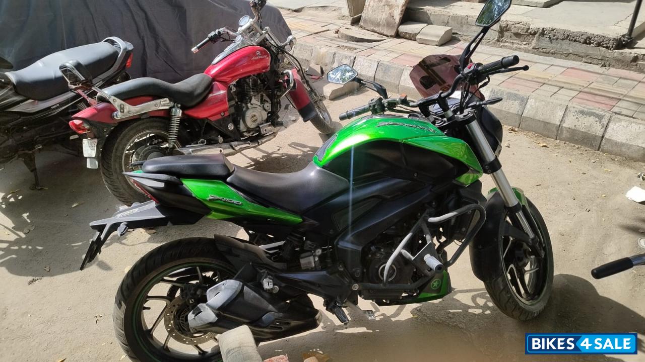 Green Bajaj Dominar 400 Disc