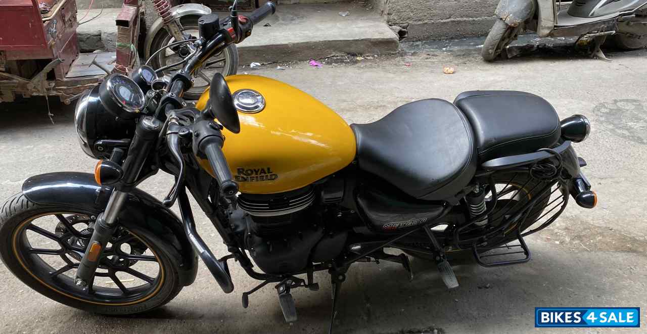 Yellow Royal Enfield Meteor 350 Fireball Yellow Royal Enfield Meteor 350 Fireball