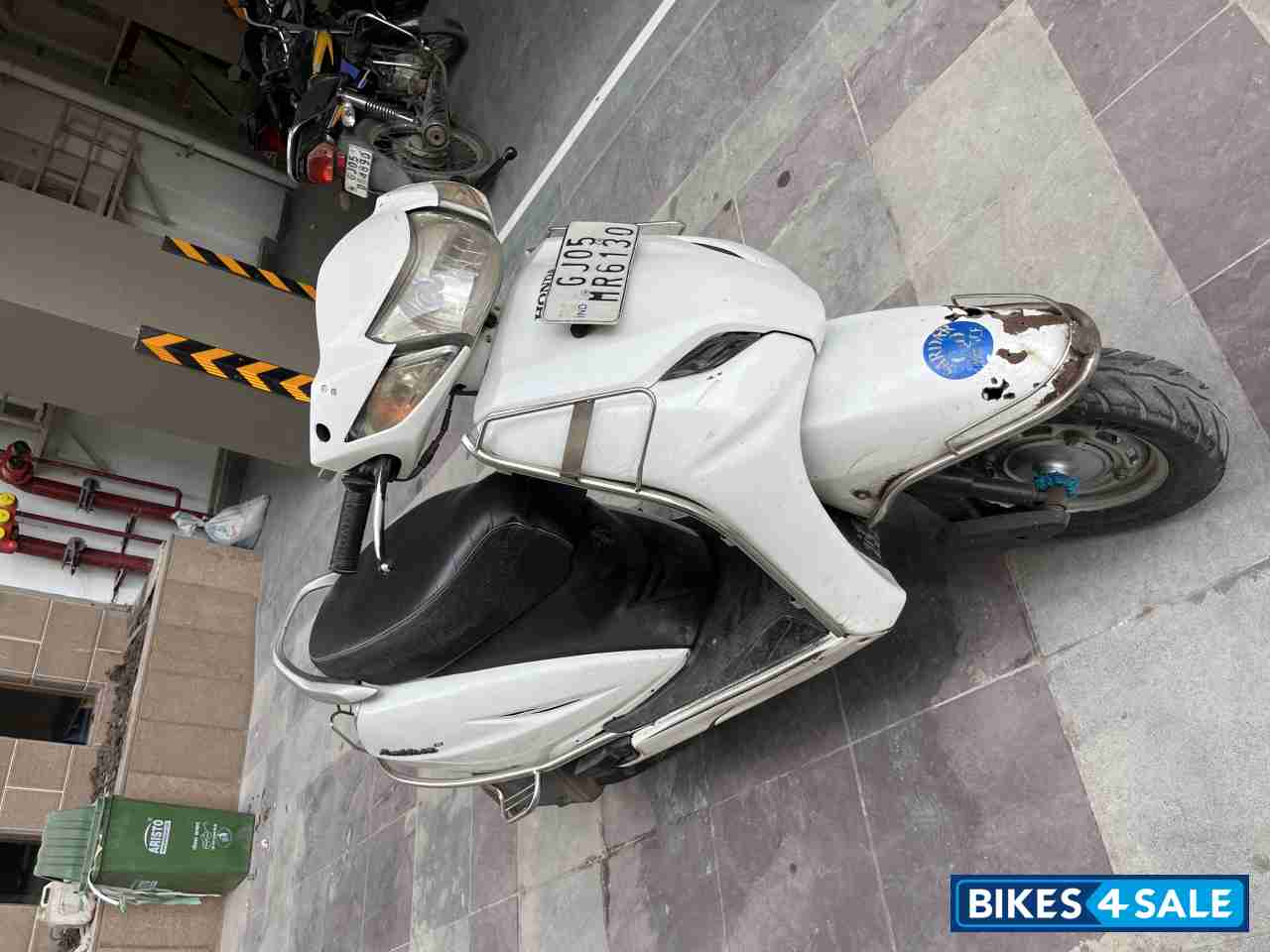 White Honda Activa 3G