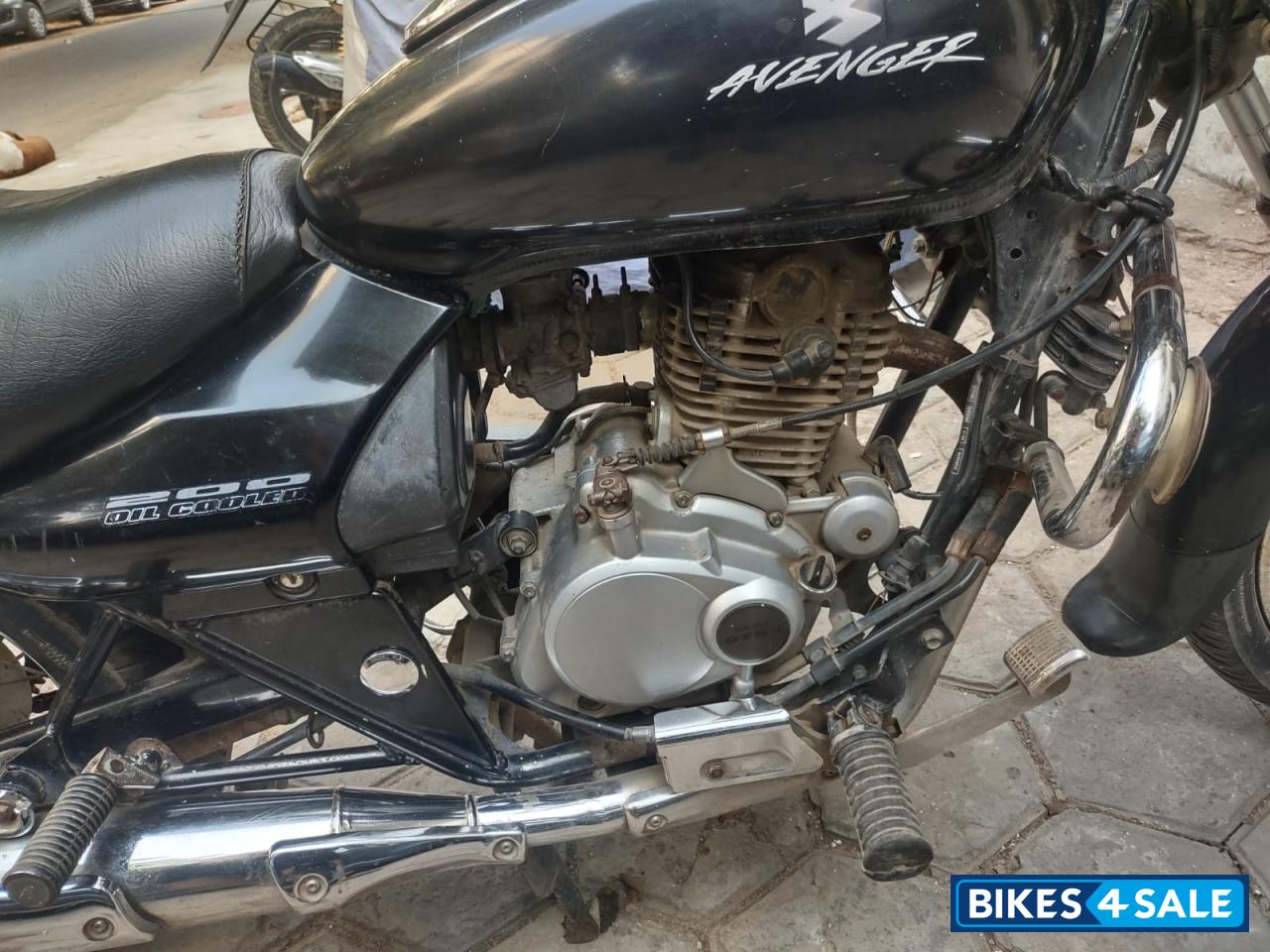 Bajaj Avenger 200 DTS-i