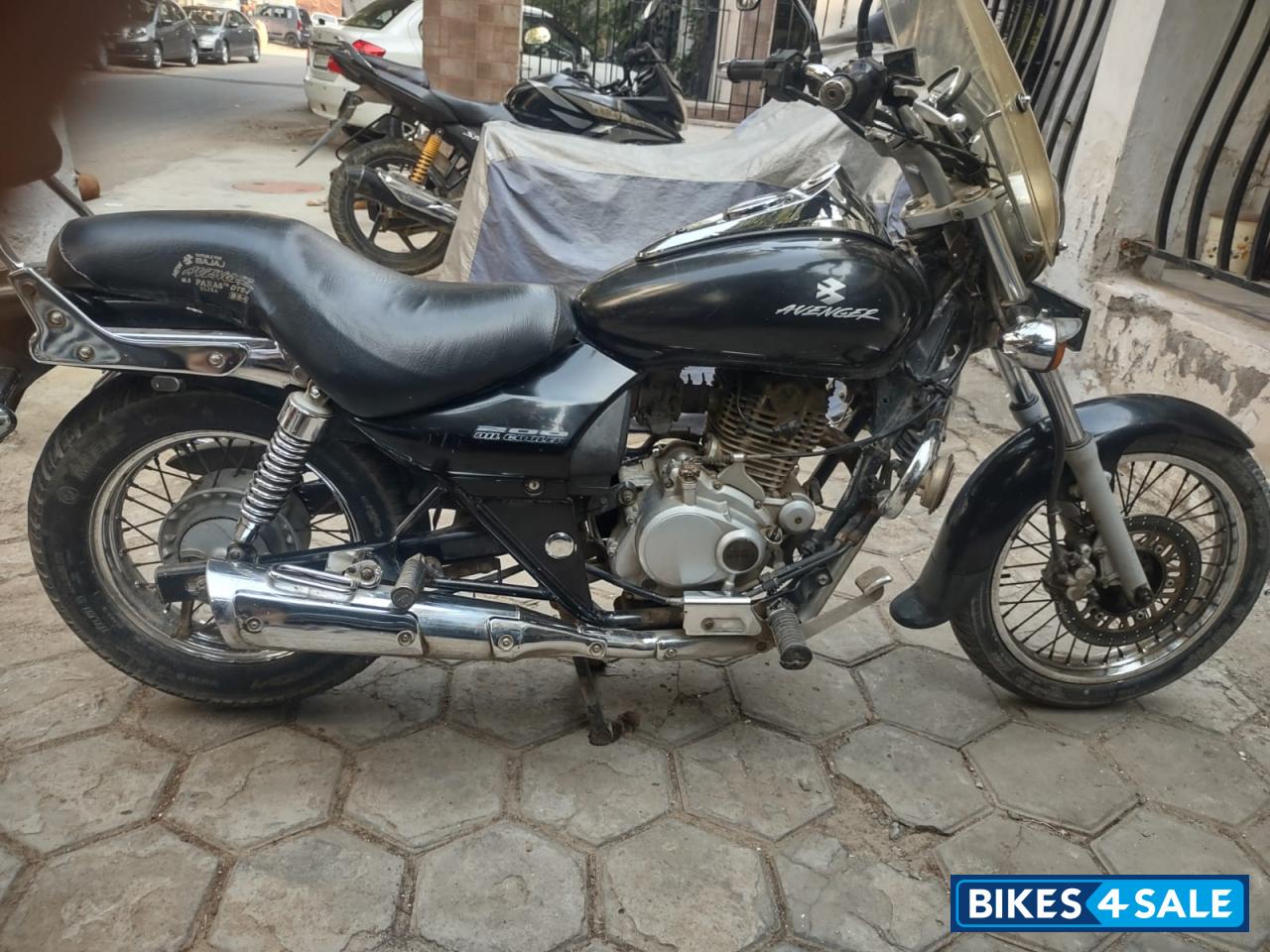 Bajaj Avenger 200 DTS-i