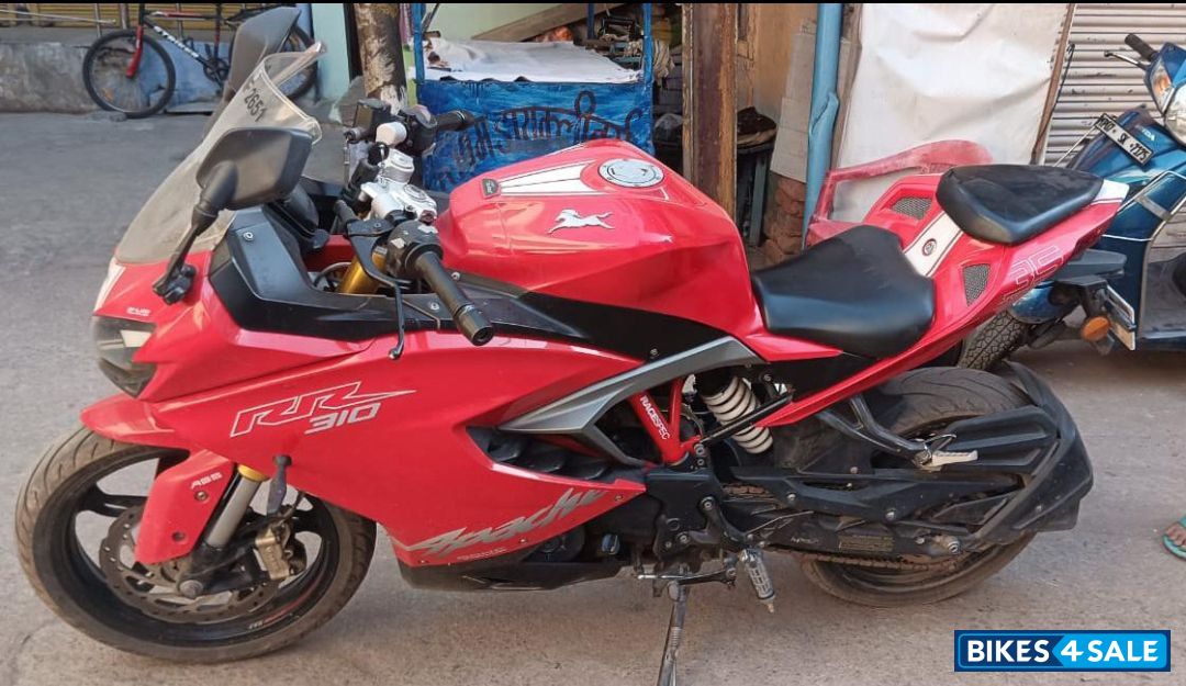 Red TVS Apache RR 310