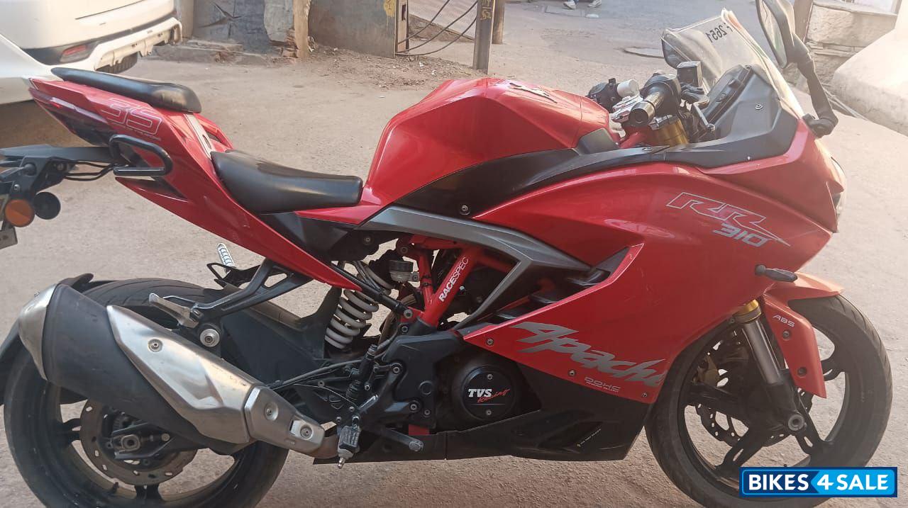 Red TVS Apache RR 310