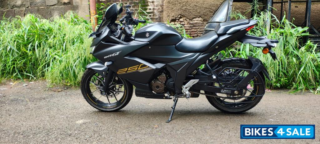 Matte Black Suzuki Gixxer SF BS6