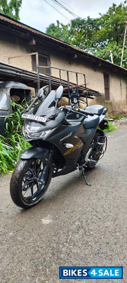 Matte Black Suzuki Gixxer SF BS6