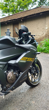 Matte Black Suzuki Gixxer SF BS6