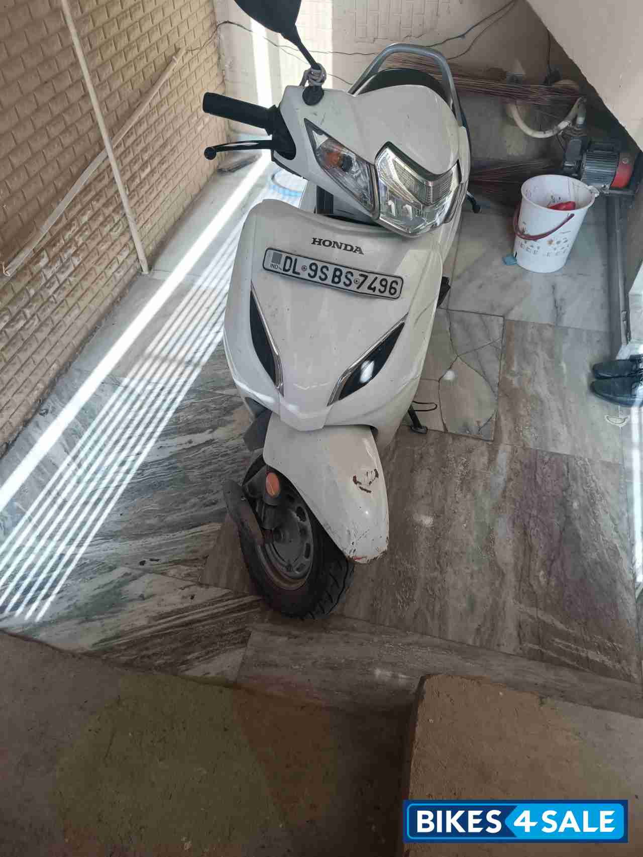 White Honda Activa 5G