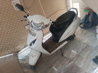 White Honda Activa 5G