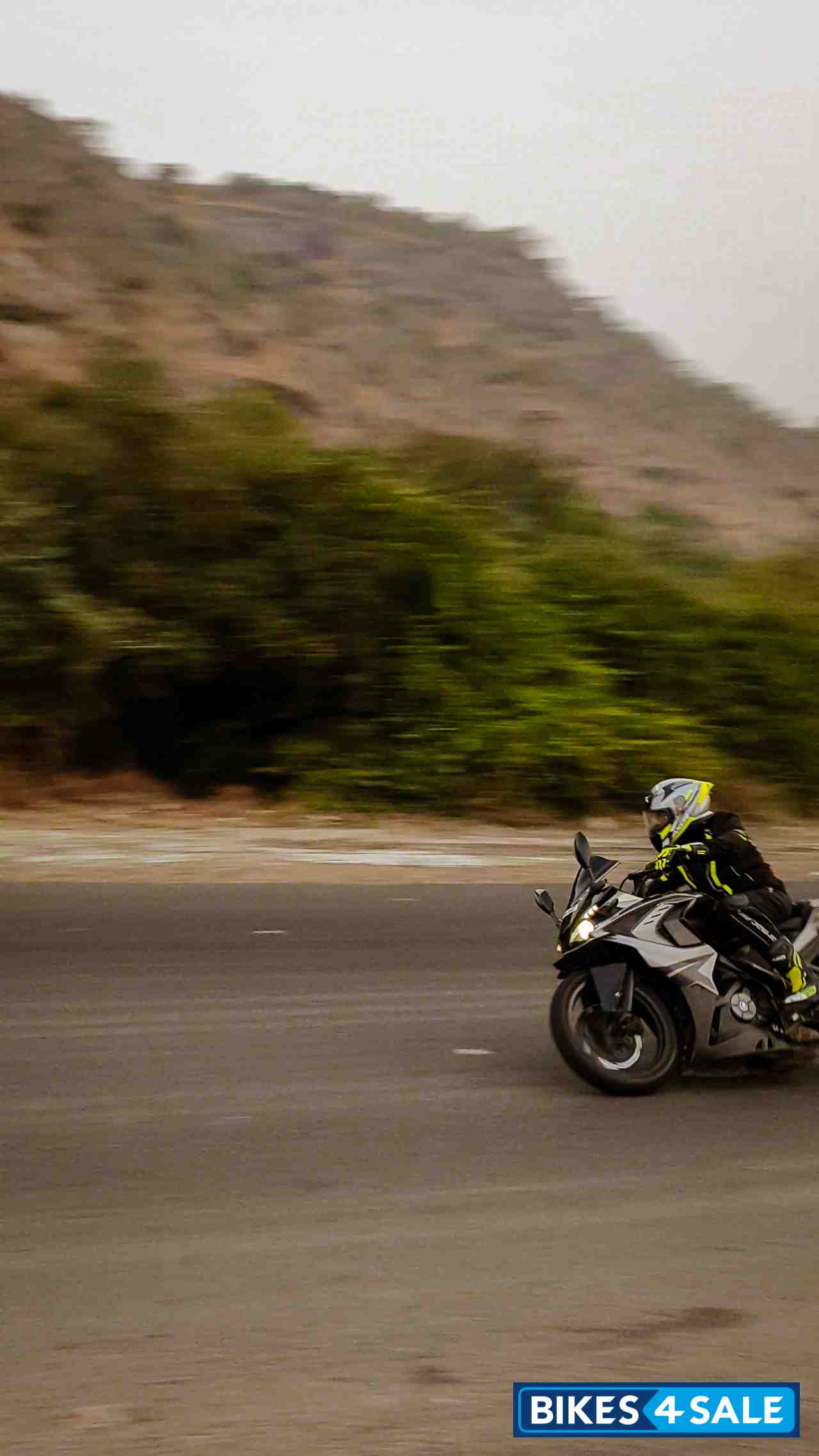 Space Grey Bajaj Pulsar RS 200 ABS