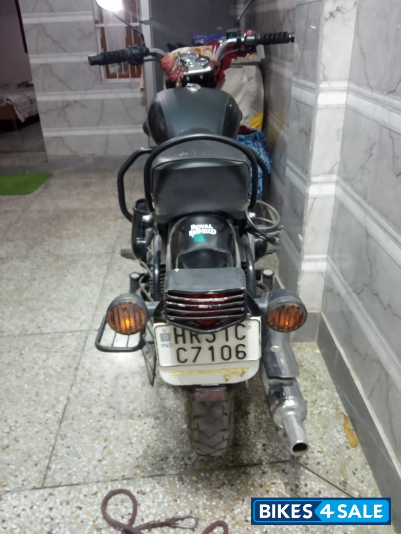 Jet Black Royal Enfield Bullet 350 ES BS6