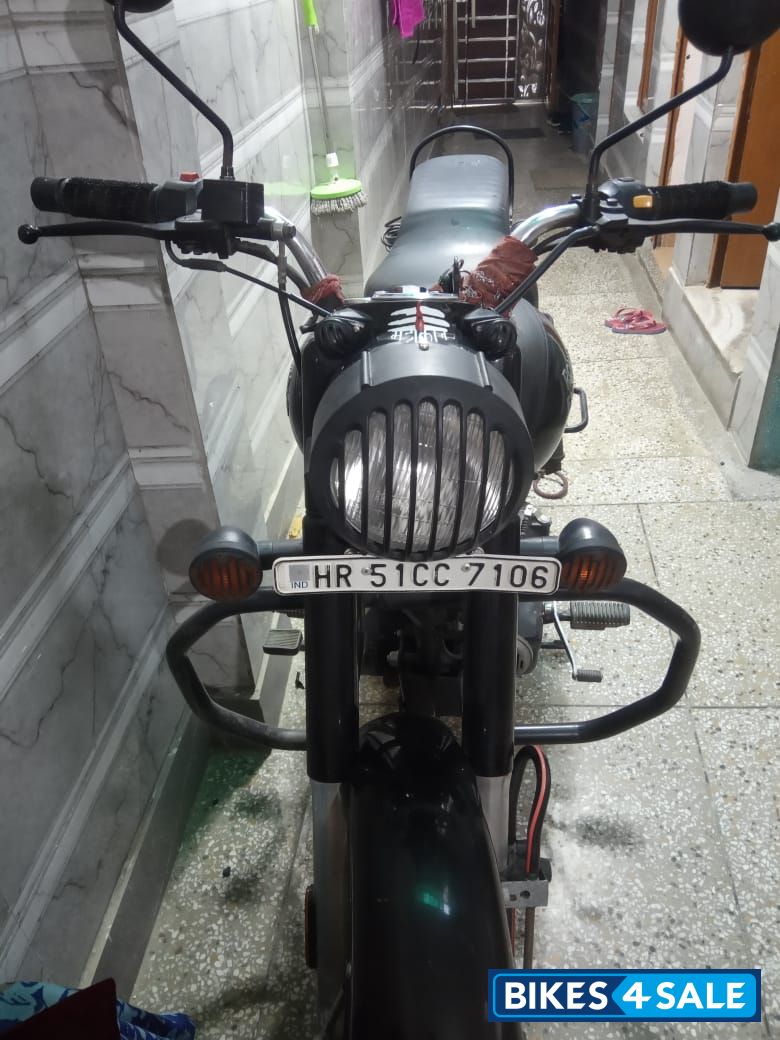 Jet Black Royal Enfield Bullet 350 ES BS6