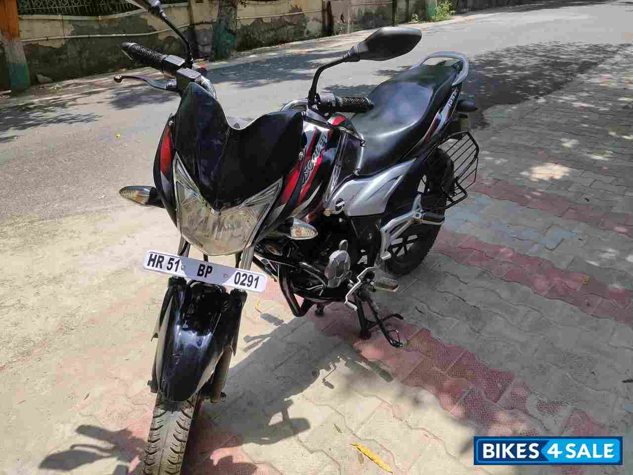Black Bajaj Discover 125