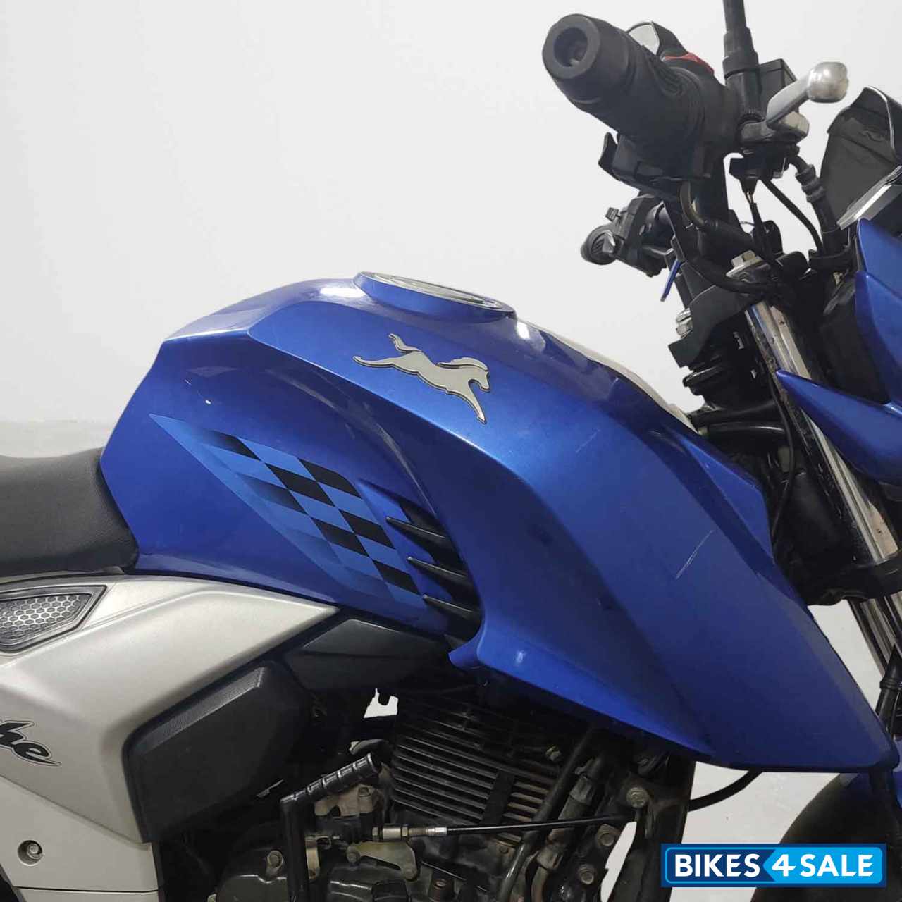 TVS Apache RTR 160 4V