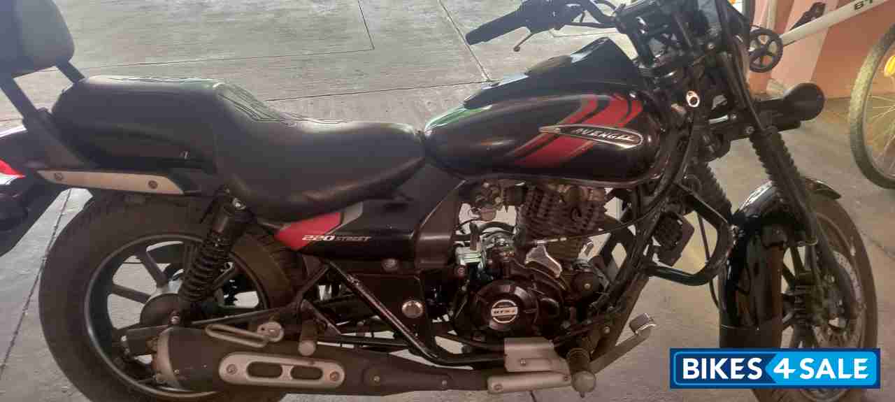 Bajaj Avenger Street 220