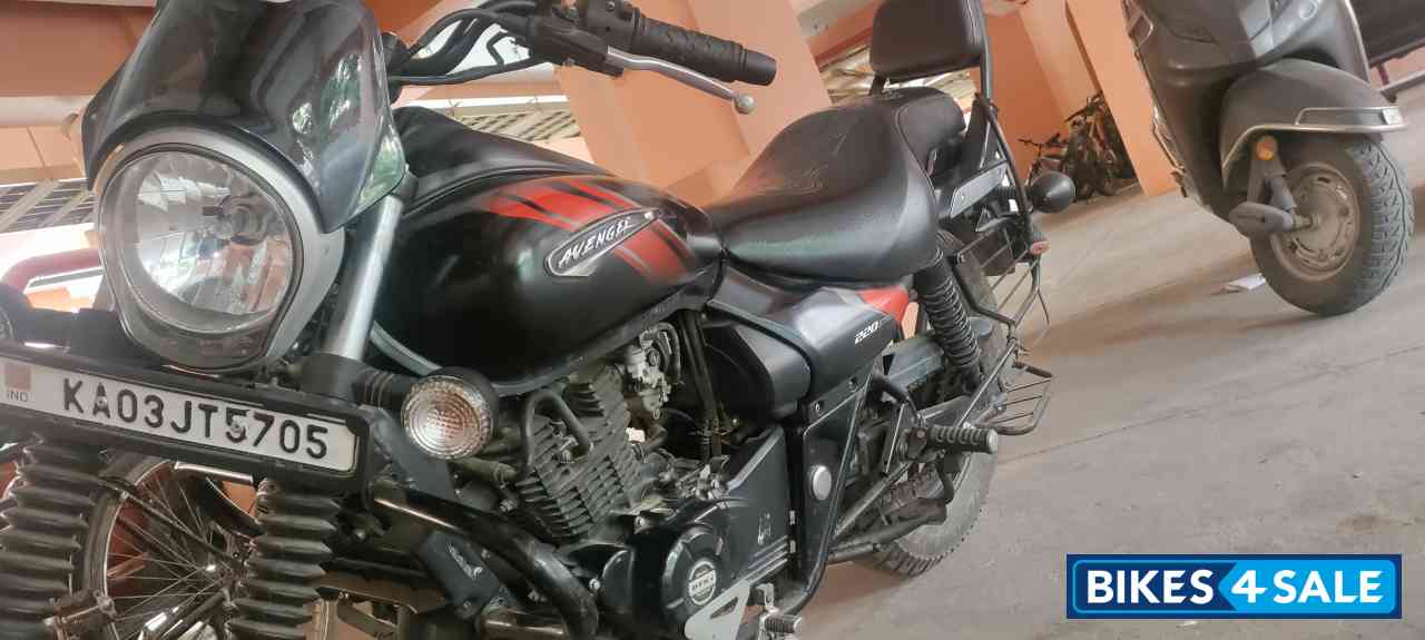 Bajaj Avenger Street 220