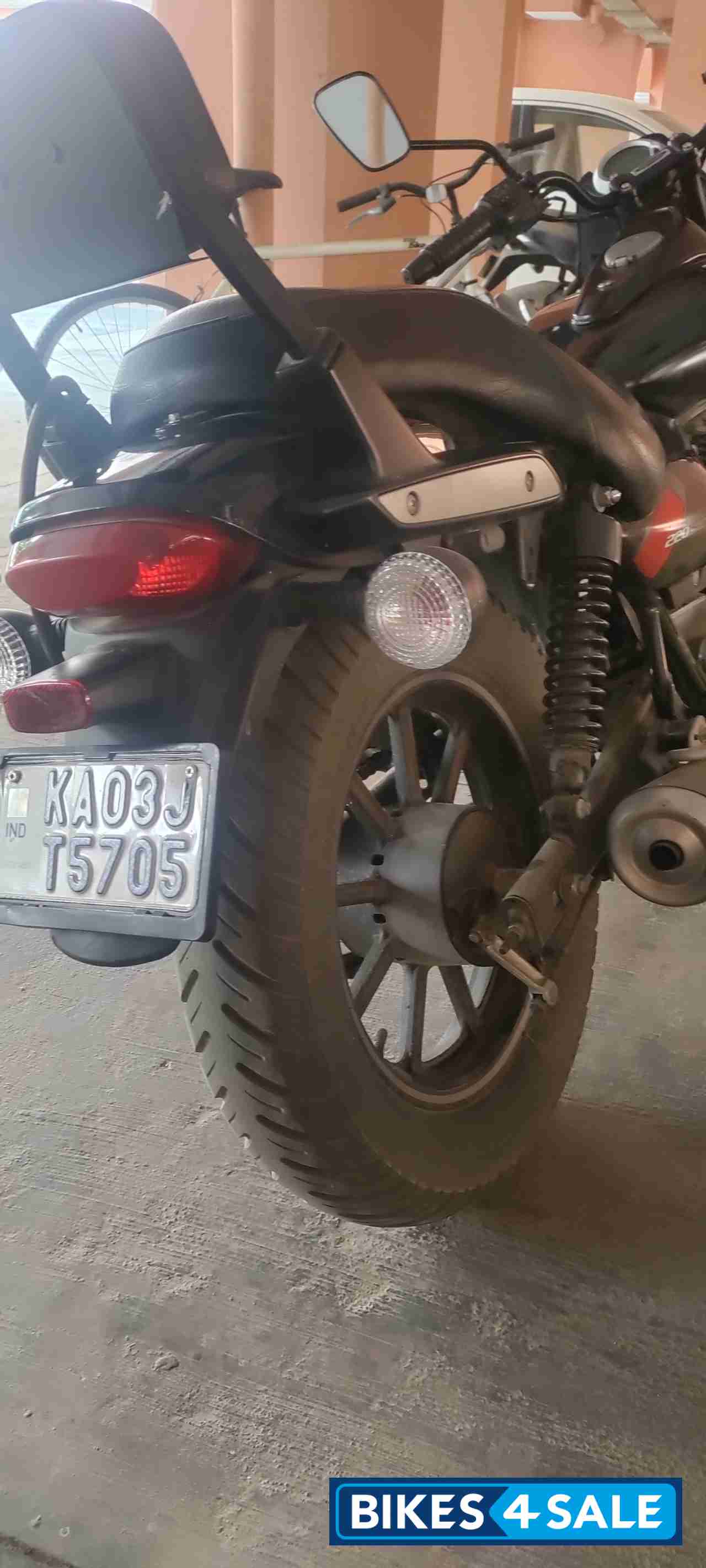Bajaj Avenger Street 220