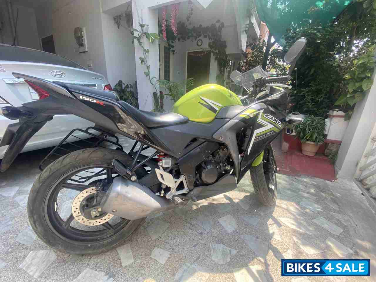 Green/black Honda CBR 150R Green/black Honda CBR 150R