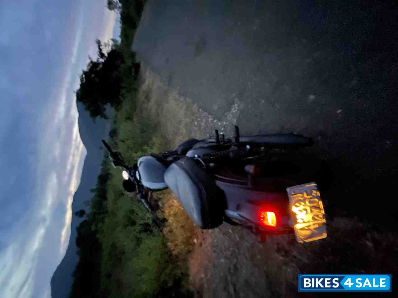 Jawa 42 Dual Channel ABS AllStar Black