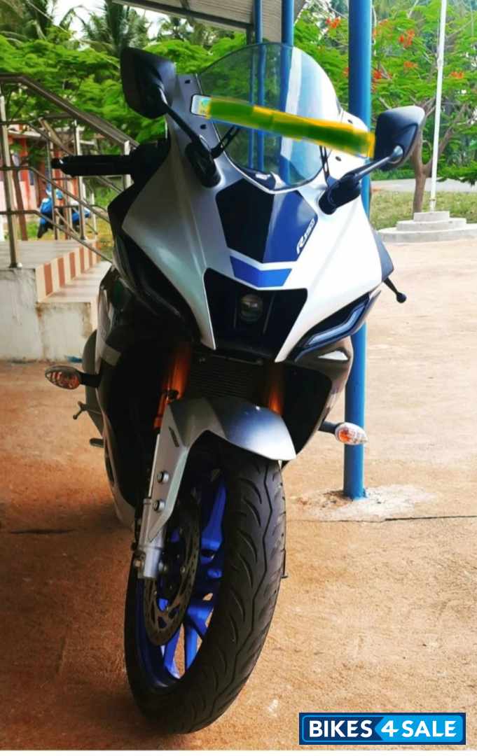 White Yamaha R15M