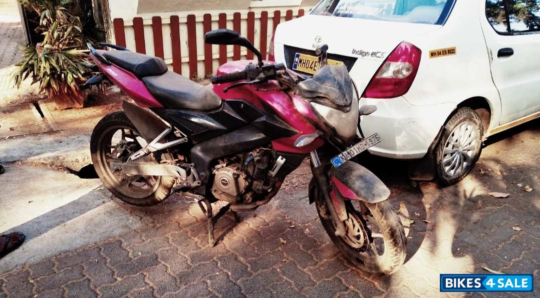 Red Bajaj Pulsar 200 NS