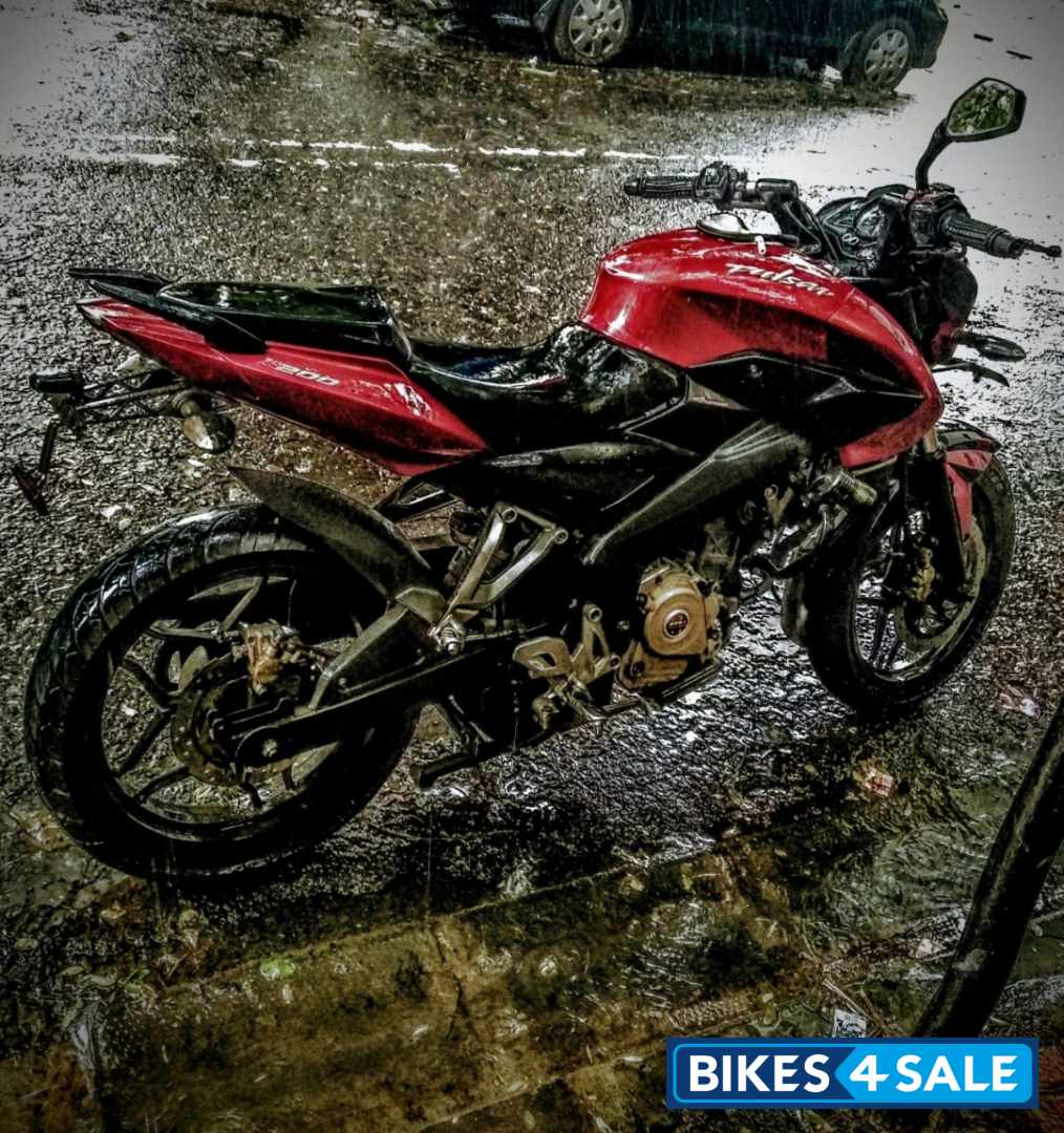 Red Bajaj Pulsar 200 NS