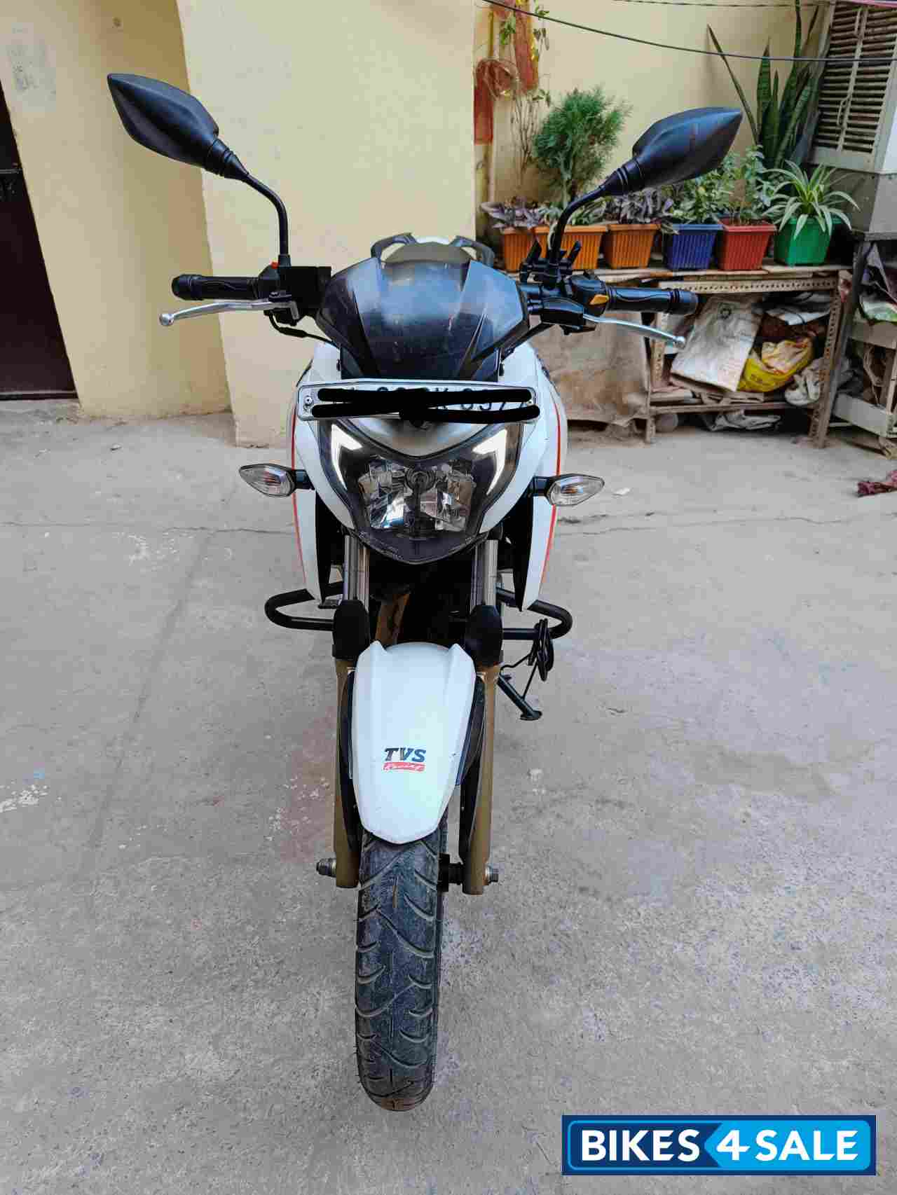 TVS Apache RTR 200 4V