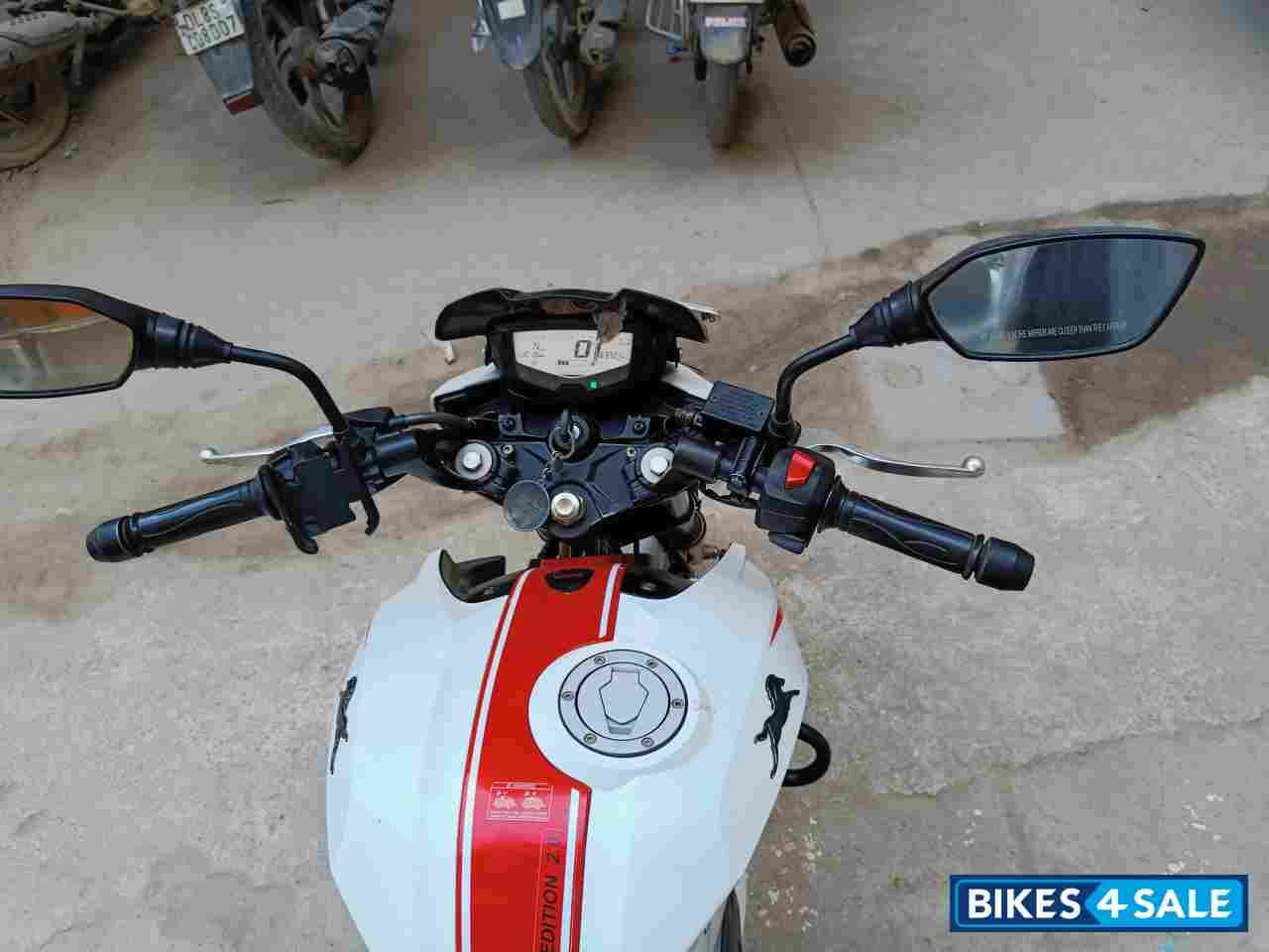 TVS Apache RTR 200 4V