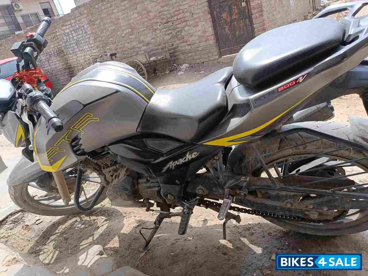 TVS Apache RTR 200 4V