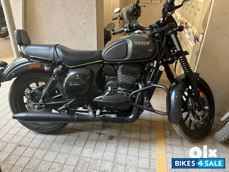 Ideal Jawa Yezdi Roadstr