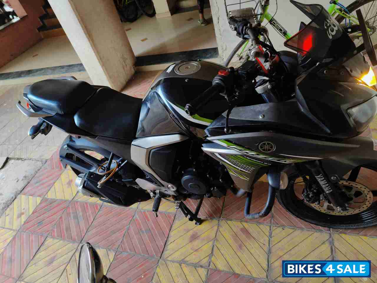 Black Green Yamaha Fazer FI V2