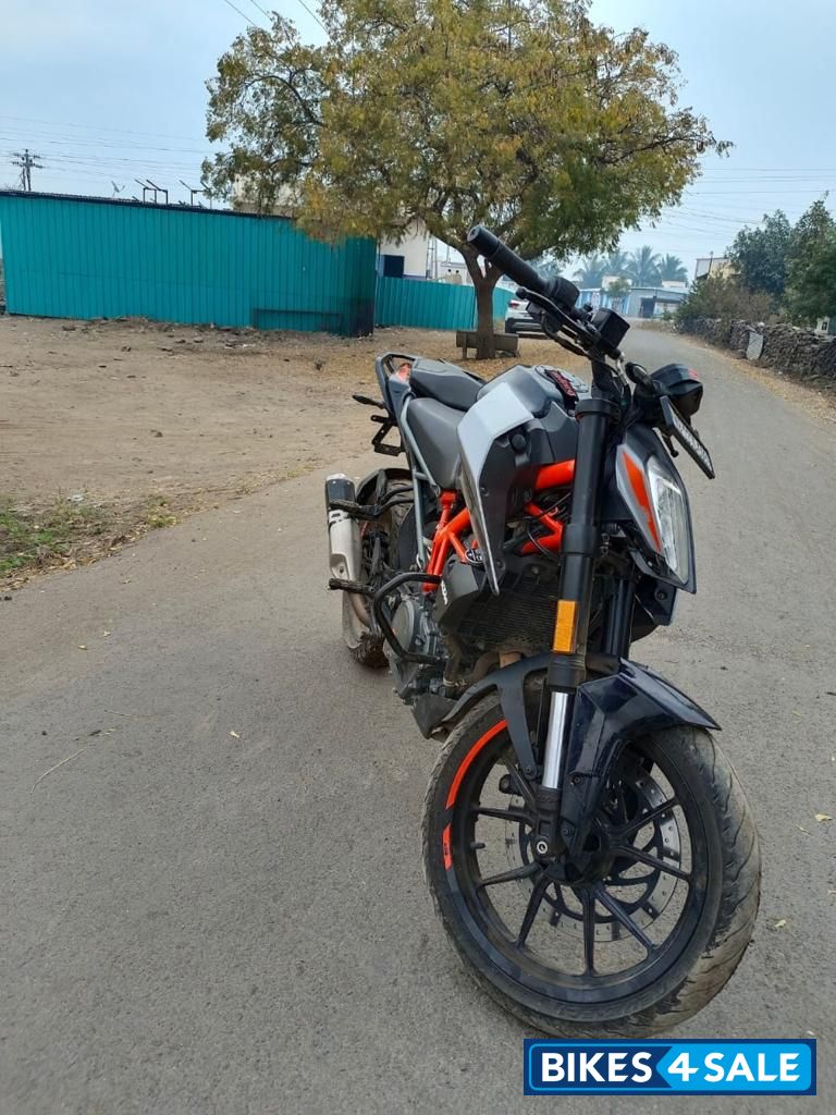 Silver Metallic Matt KTM Duke 250 Silver Metallic Matt KTM Duke 250