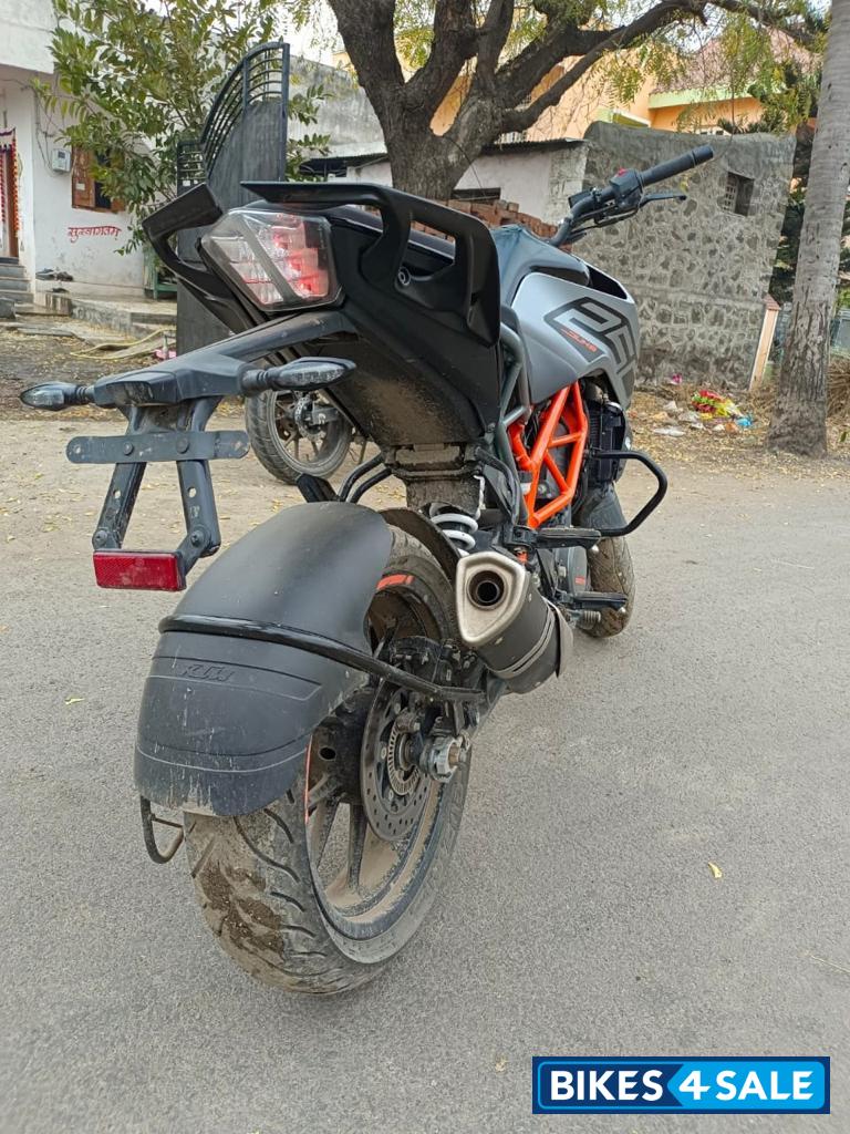 Silver Metallic Matt KTM Duke 250 Silver Metallic Matt KTM Duke 250