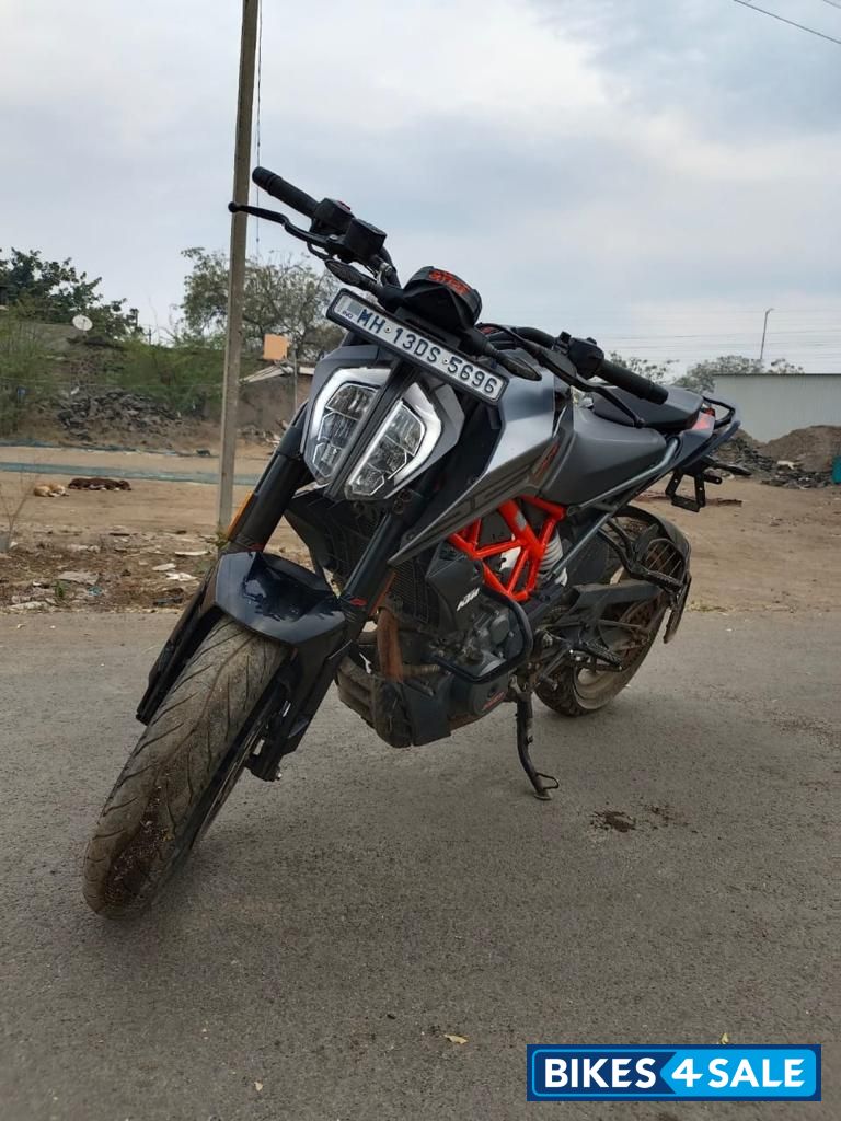 Silver Metallic Matt KTM Duke 250 Silver Metallic Matt KTM Duke 250