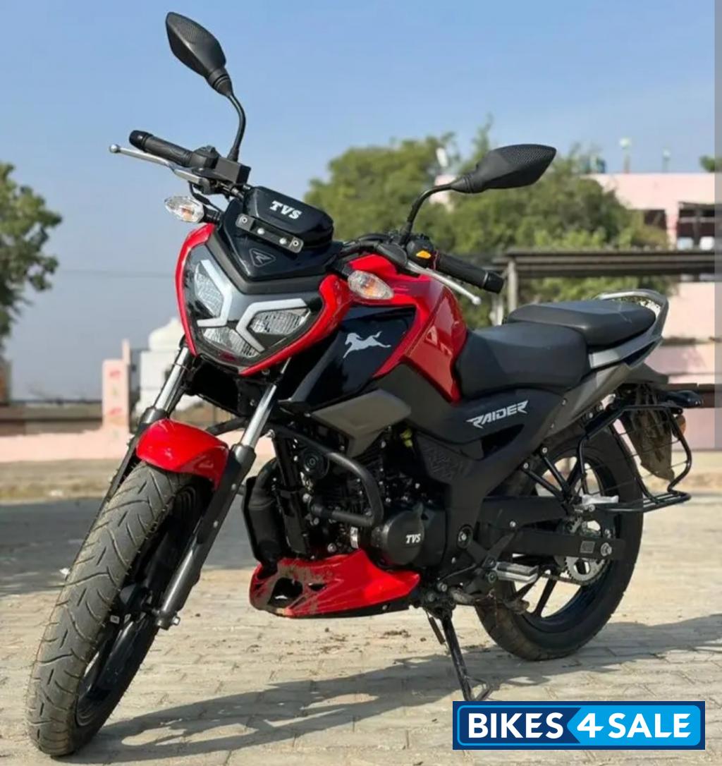 Red TVS Raider 125
