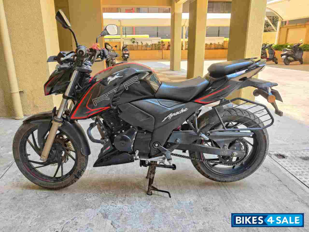 Black TVS Apache RTR 200 4V