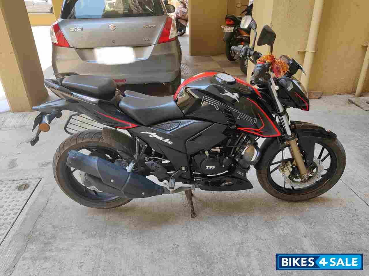 Black TVS Apache RTR 200 4V