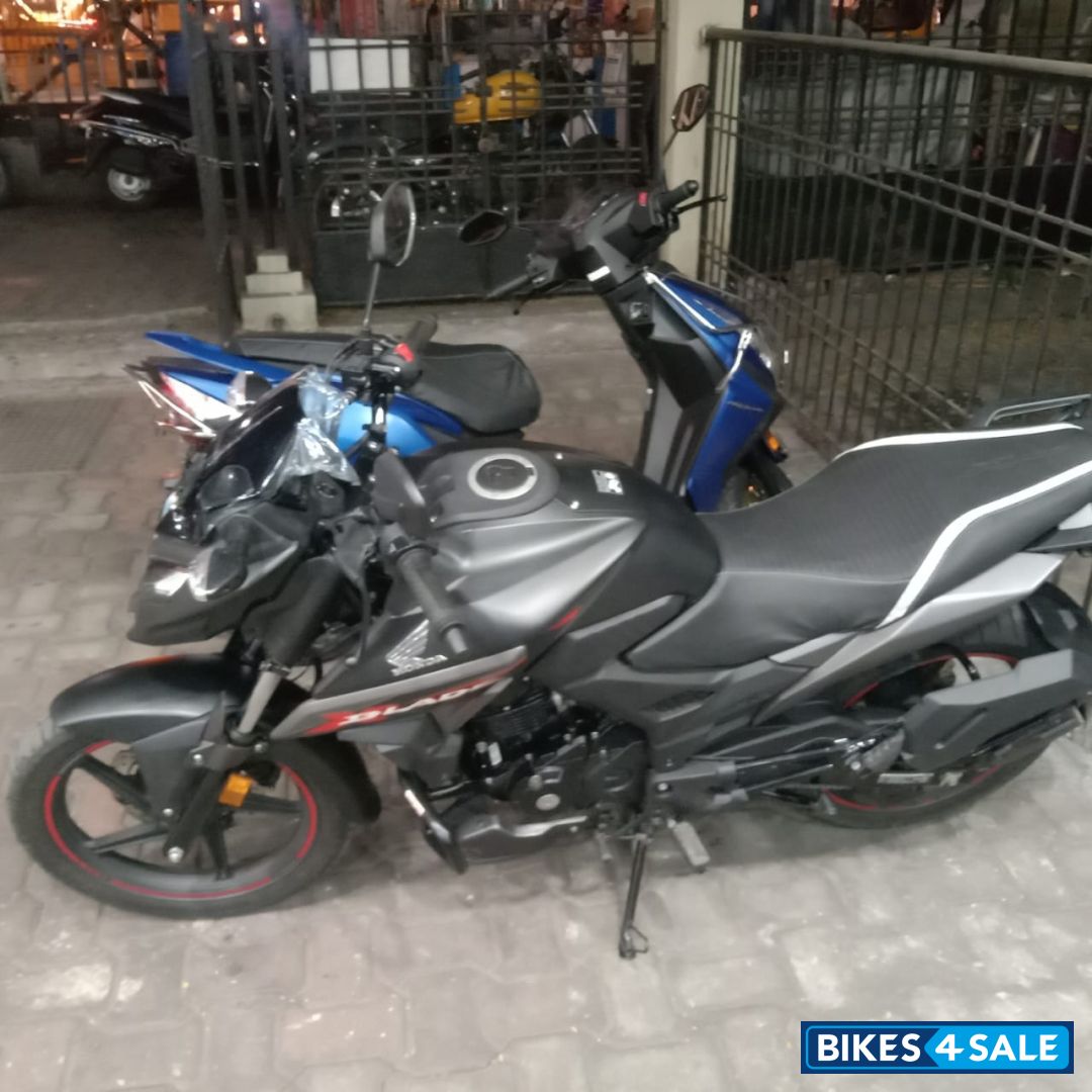 Black Honda XBlade BS6