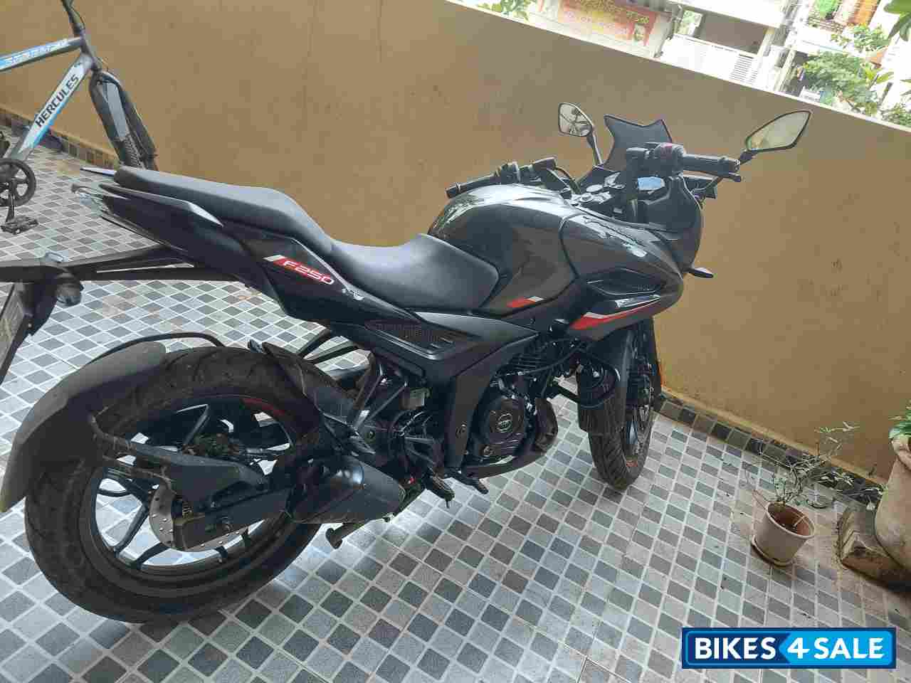 Black Bajaj Pulsar F250 Dual Channel ABS Black Bajaj Pulsar F250 Dual Channel ABS