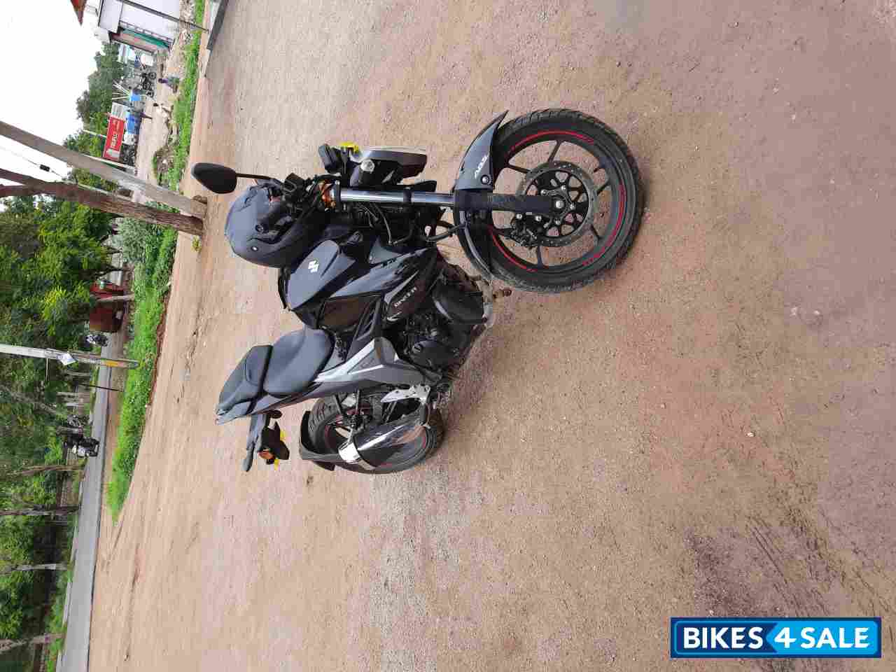 Black Suzuki Gixxer BS6