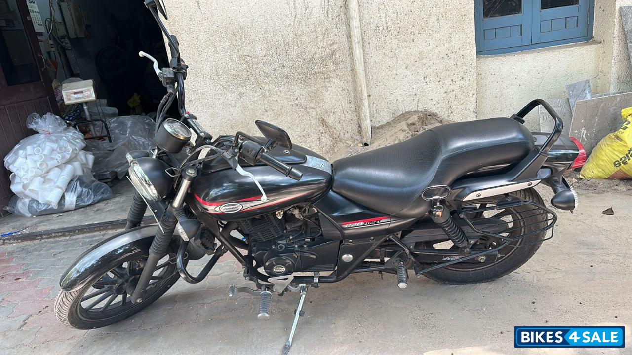 Bajaj Avenger Street 220