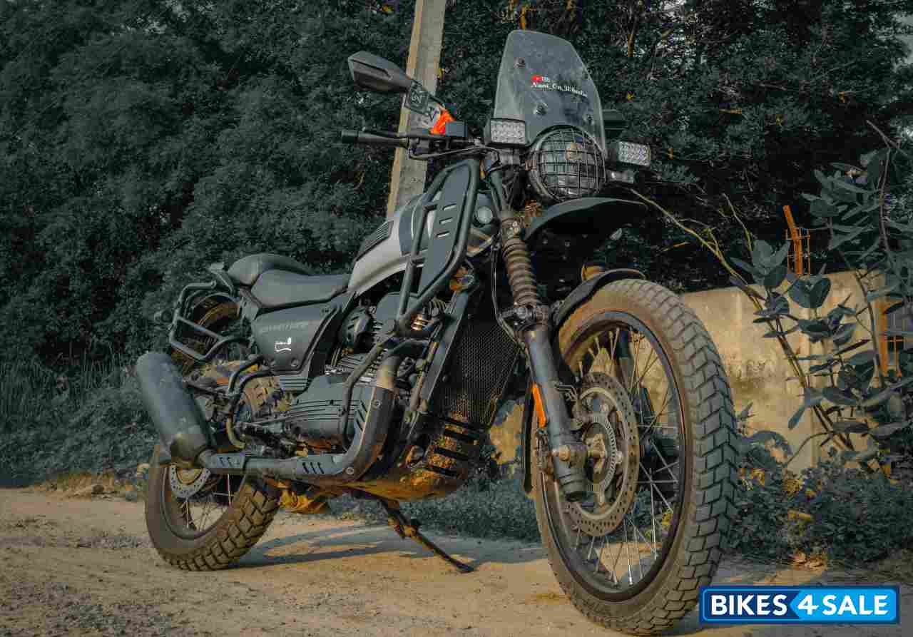 Yezdi Adventure Sleek silver