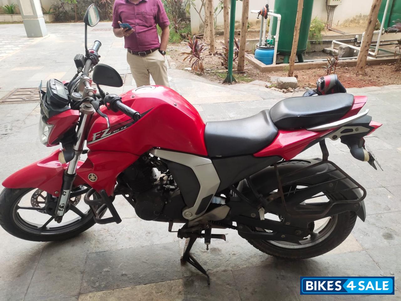 Red Yamaha FZ FI V2