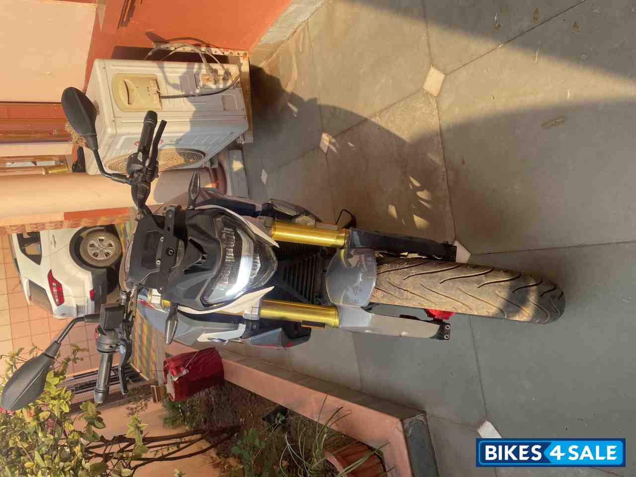 Limestone Metallic BMW G 310 R